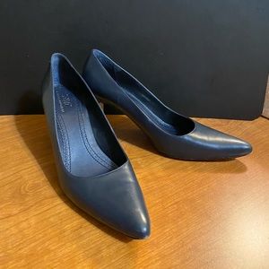 Brooks Brothers navy pumps